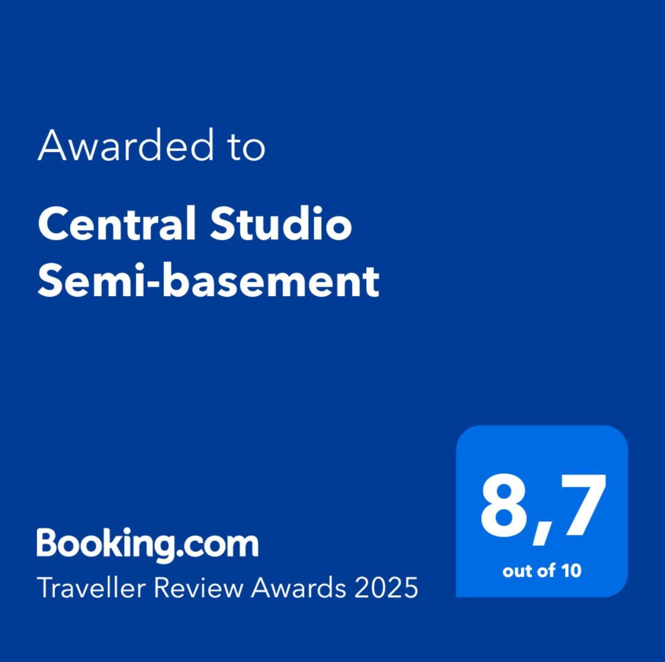 Central Studio Semi-Basement Iraklion Buitenkant foto